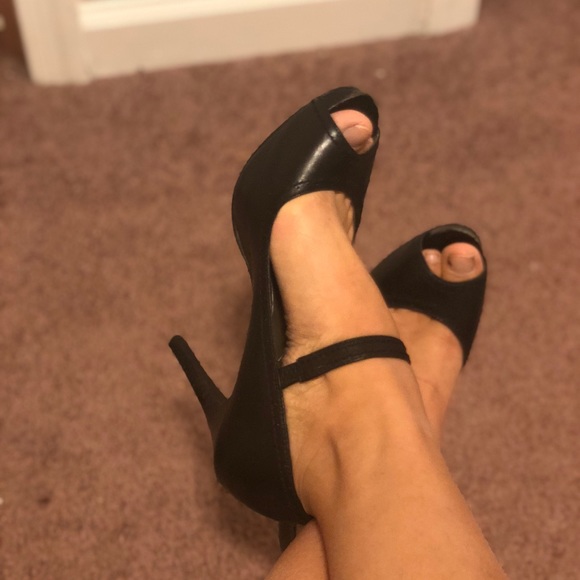 Guess Shoes - Guess platform heels
